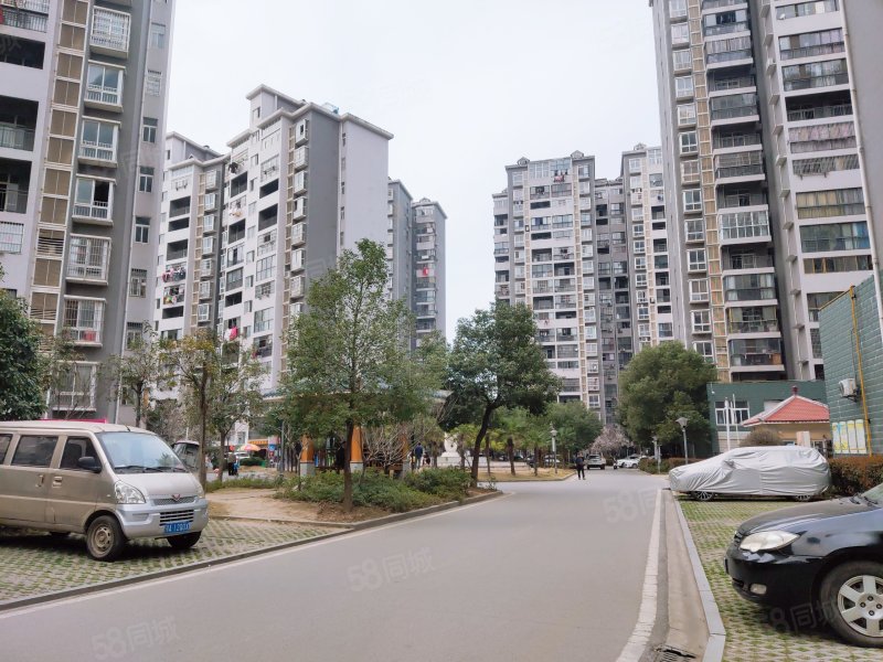 昊城景都3室2厅1卫109㎡东55万