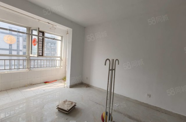 金柱大学城C区 楼龄新 小三居 带电梯 商圈成熟 南北通透