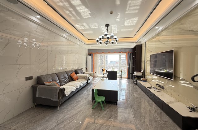 水晶兰天4室2厅132.21㎡150万二手房图片