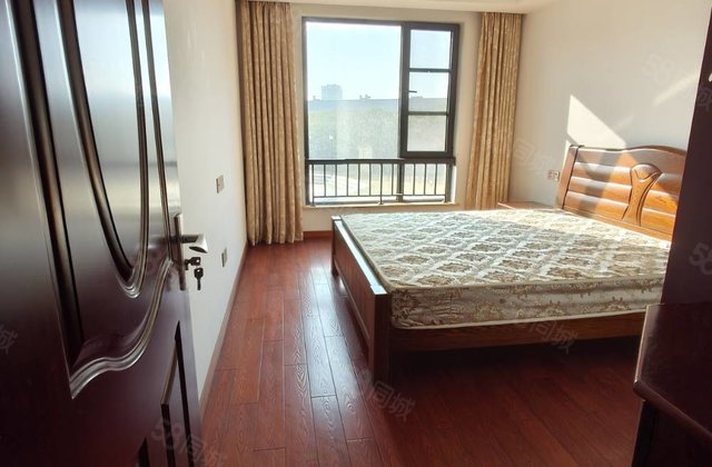 红石梁广场3室2厅143.06㎡168万二手房图片