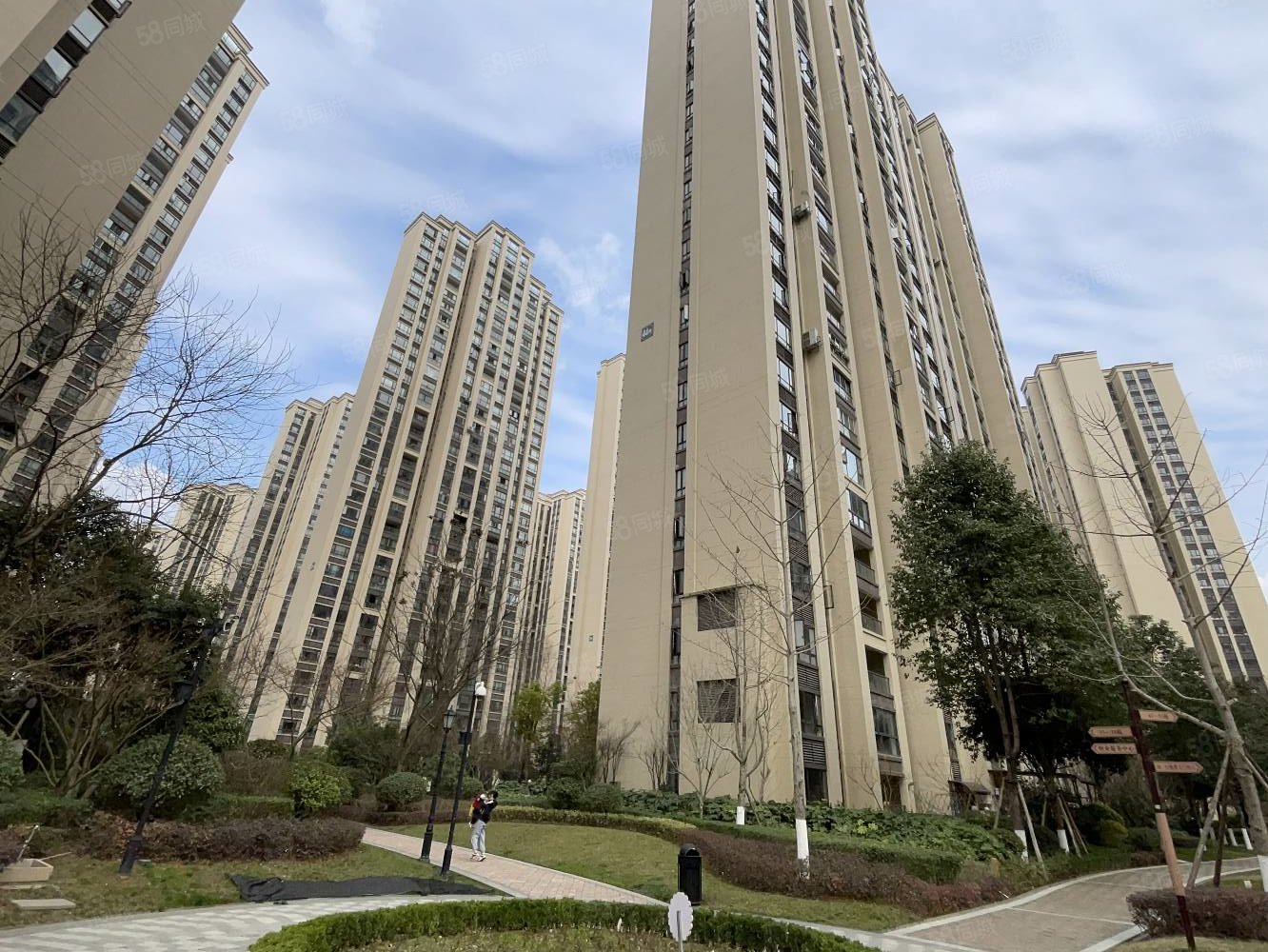 蔷薇国际九期精装修未入住三居两卫112平方638万