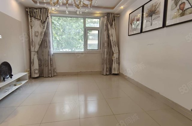 文轩本部，单位家属院，一楼3室随时看房