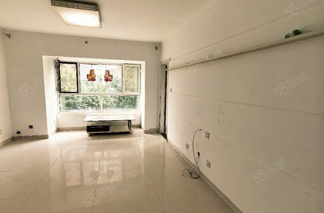 急售！阿卡 60来万三室带储 下了楼就是    出行购物方便