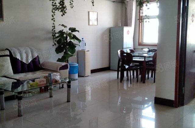 小区离新区  150 ，对面菜市场，公园300 ，房东直卖。