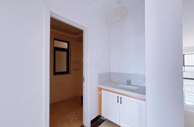 中央帝景人民公园 四室总18层 带车位储藏室