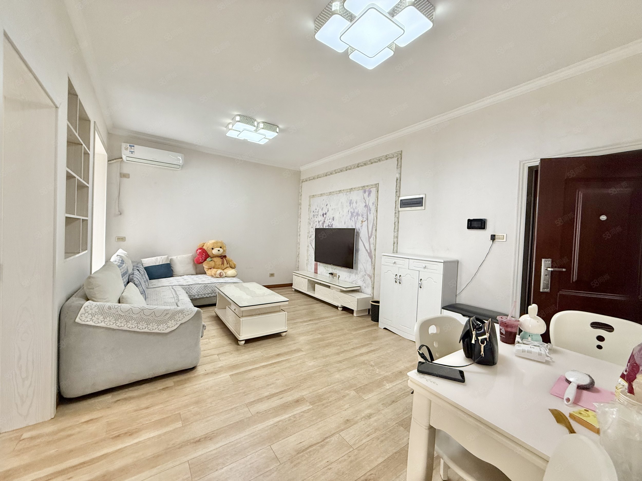 天麟时代经典2室2厅1卫70㎡南北45万