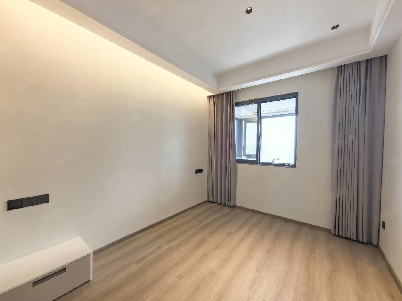 天秀湾4室2厅2卫202㎡南北258万