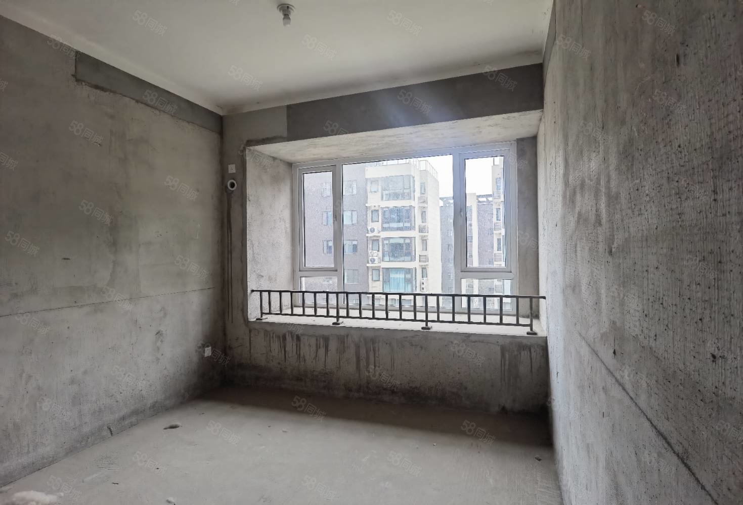 圣桦锦江天玺4室2厅2卫146㎡南北90万