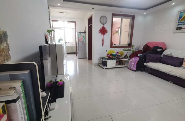 站前街低楼层，房东诚心出售看房有钥匙，实验九中。价格可商量。