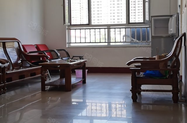 金柱绿城1室2厅1卫可隔两室带储藏室房东直卖价格可议