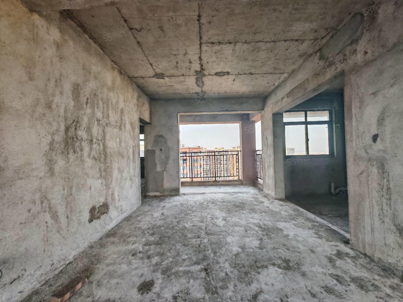 华泰花苑6室2厅2卫192㎡南北98万