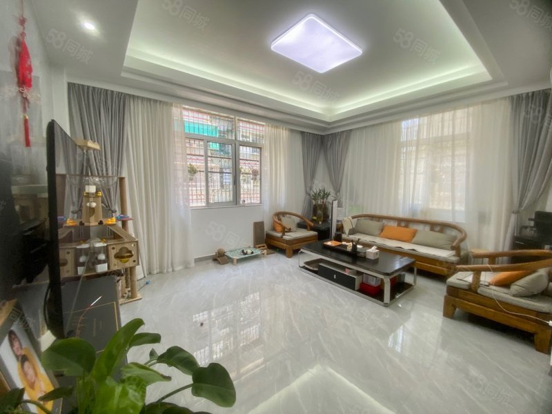 东方园南区 刚需小三居 出门即到苏宁林百欣广场 采光南北通