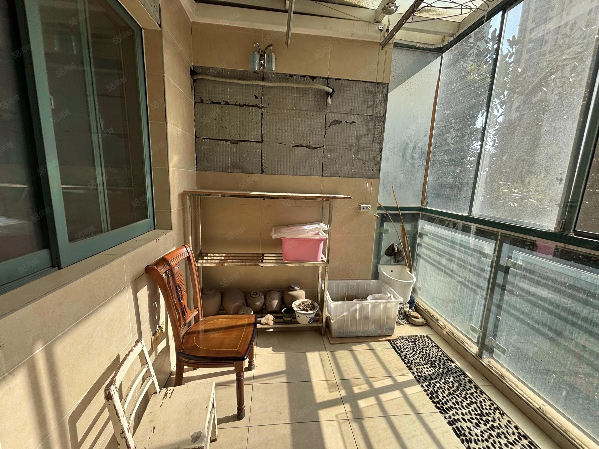 天骥俊园3室2厅2卫135.39㎡南北99万