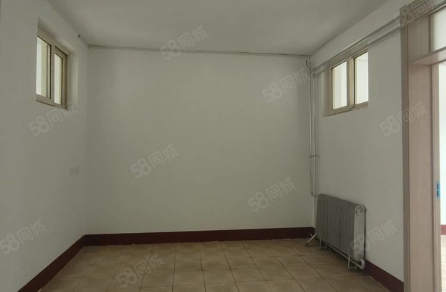 急售7万就可入手！东边户带小院子，三室一卫，小区停车方便