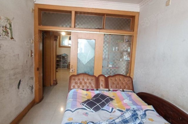 免大税。送个单独产权的地上车库。市中心好位置。房东诚心出售。