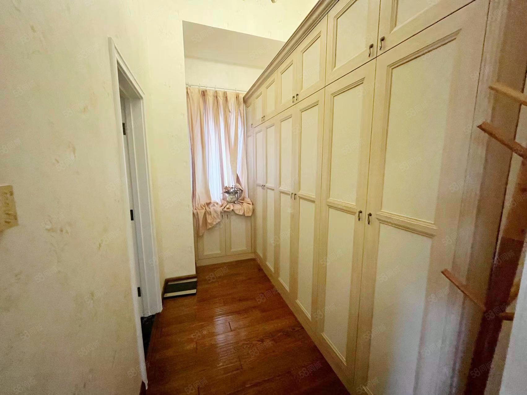 藍岸麗舍(別墅)4室2廳3衛(wèi)369.26㎡南北995萬