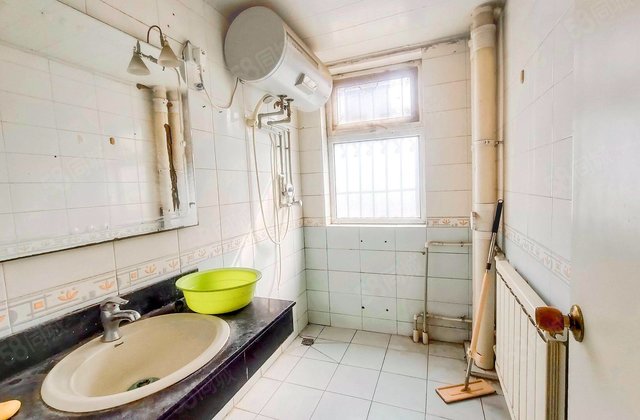 鲍德茂岭花苑2室2厅116.21㎡170万二手房图片