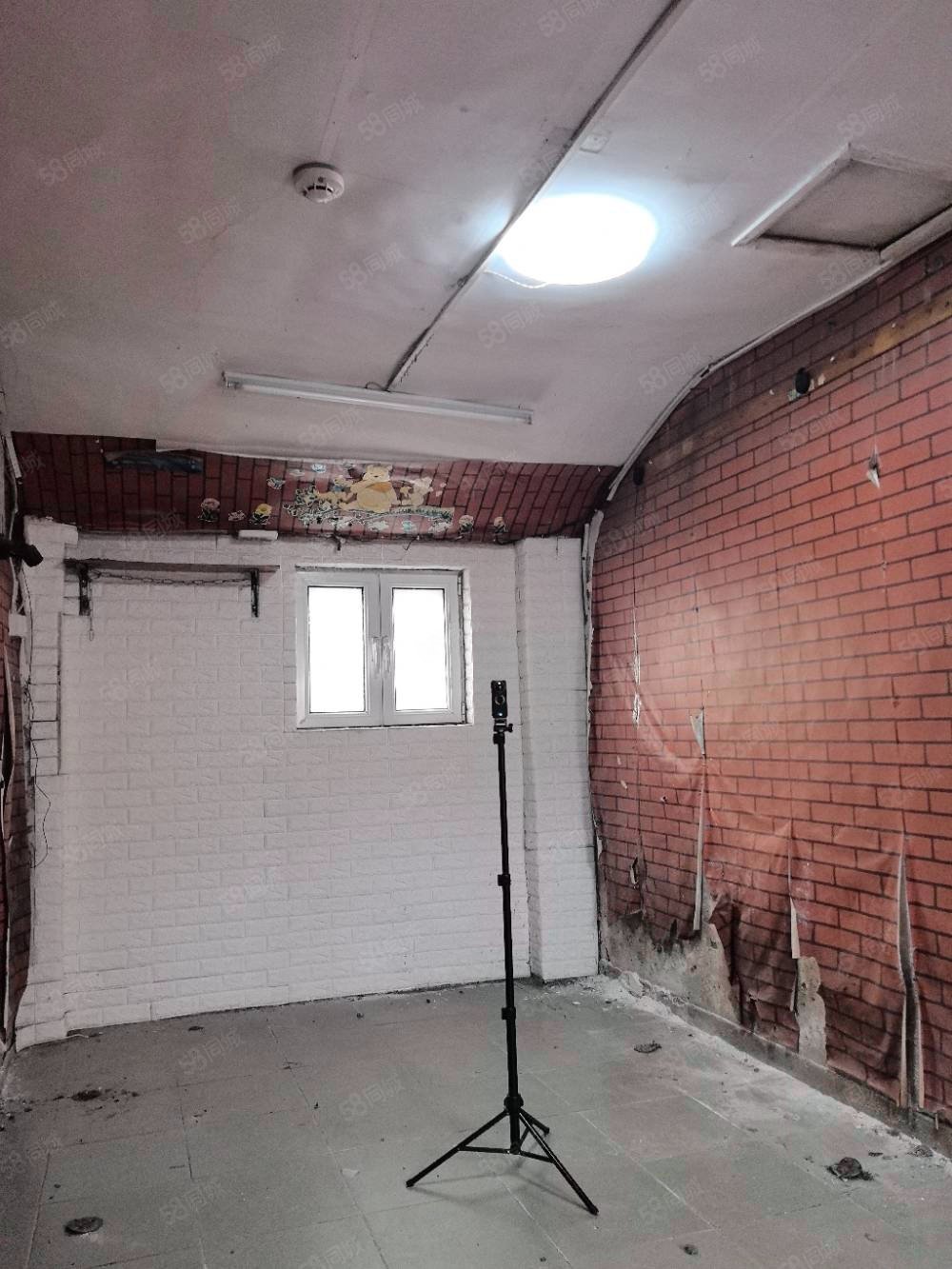 張自忠路平房小區(qū)1室0廳0衛(wèi)16.8㎡南北238萬(wàn)