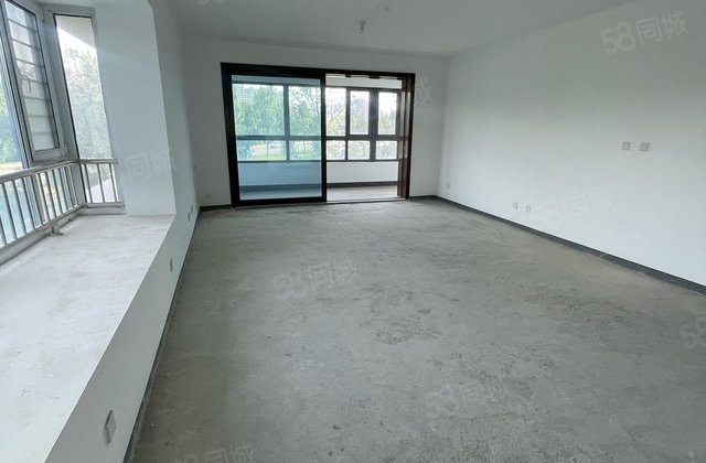 高品质小区 人车分流 大平层 免大税 带双车位及储 有钥匙