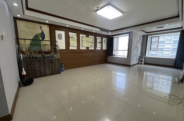 月亮湾！颐馨园！纯商品！电梯中间楼层！单价8千多！价格可谈！