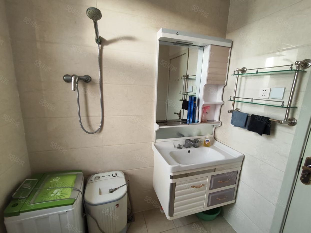 东方新天地1室1厅1卫53㎡南16万