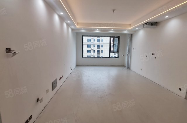 次新小区河景房，送车位新房未住，客厅朝阳双卫，莲湖湾昌润莲城