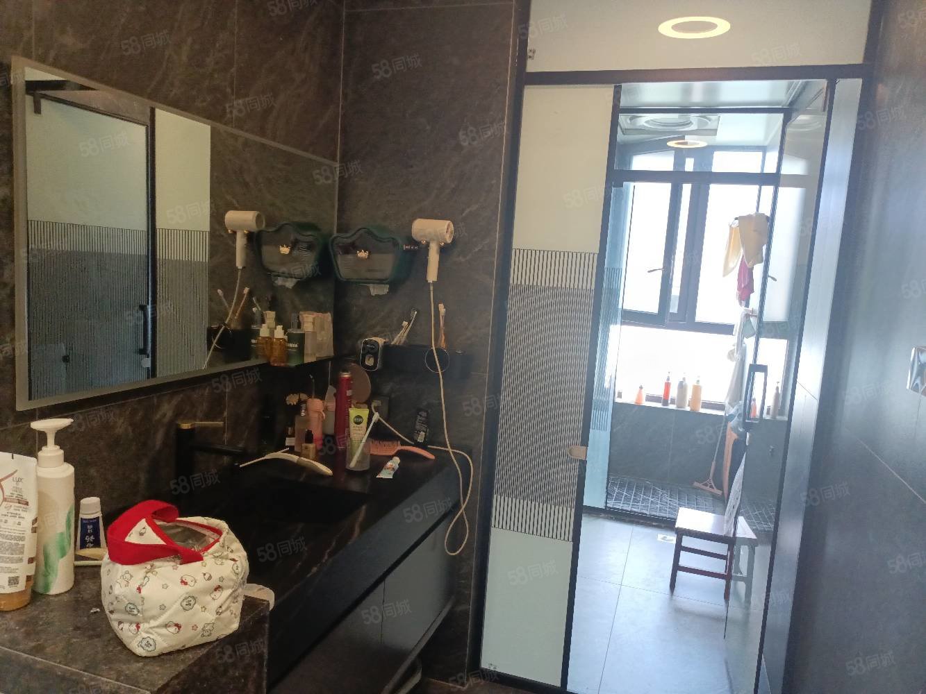 金马御龙城5室2厅3卫228㎡南北195万