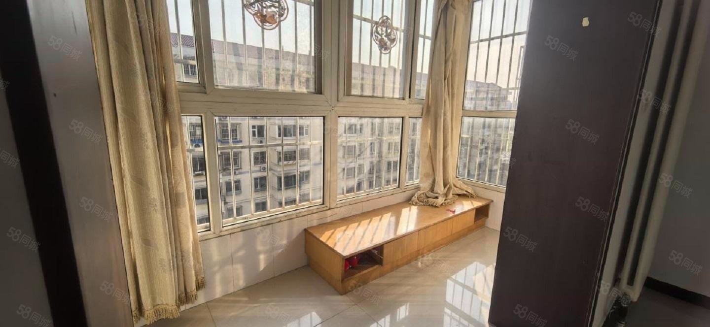 裕龍花園六區(qū)2室1廳1衛(wèi)70.4㎡南北155萬(wàn)