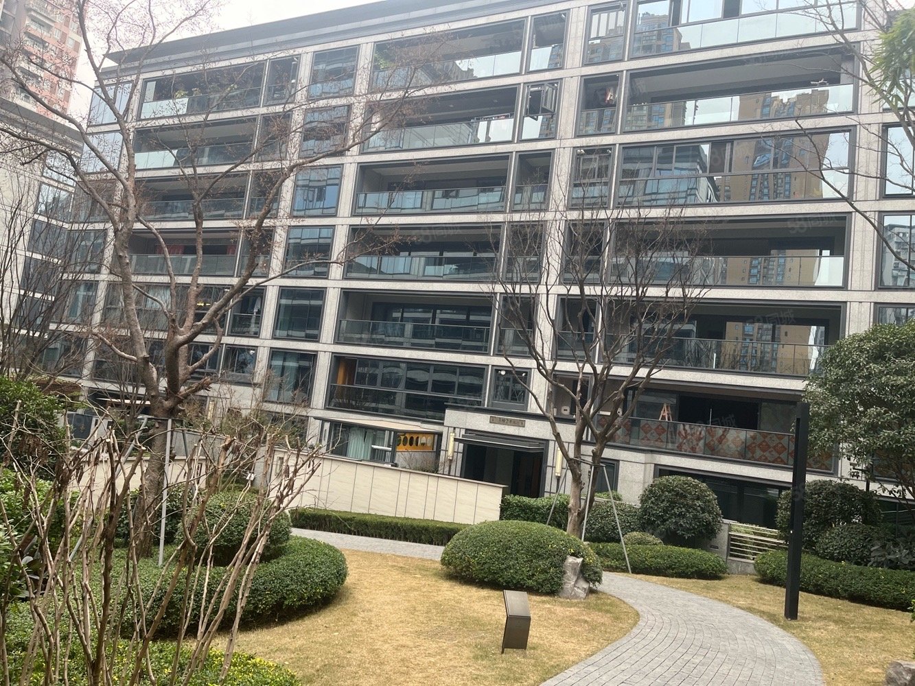 国宾壹号院(南苑)4室2厅3卫225.44㎡南554.48万