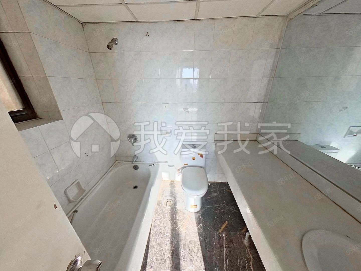 羅馬花園2室1廳2衛(wèi)138.59㎡西南740萬