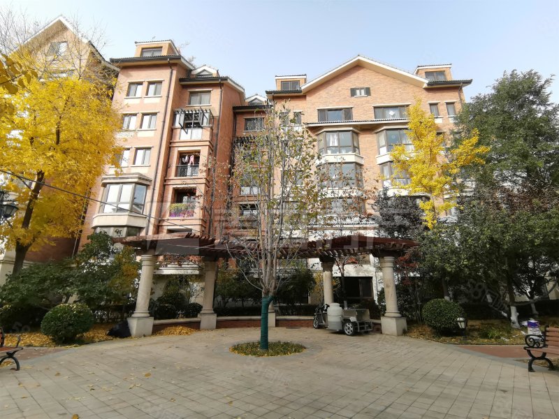 金隅翡麗華庭4室2廳2衛(wèi)161.87㎡南北999萬