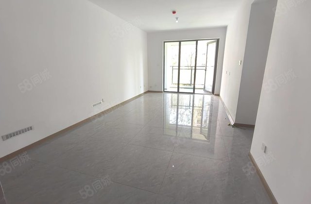 理想城，城市领秀，新房未住过，三室两厅两卫，看房方便