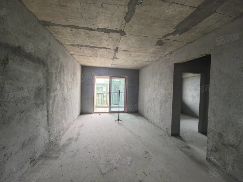 华滋上城3室2厅2卫109㎡南北55万