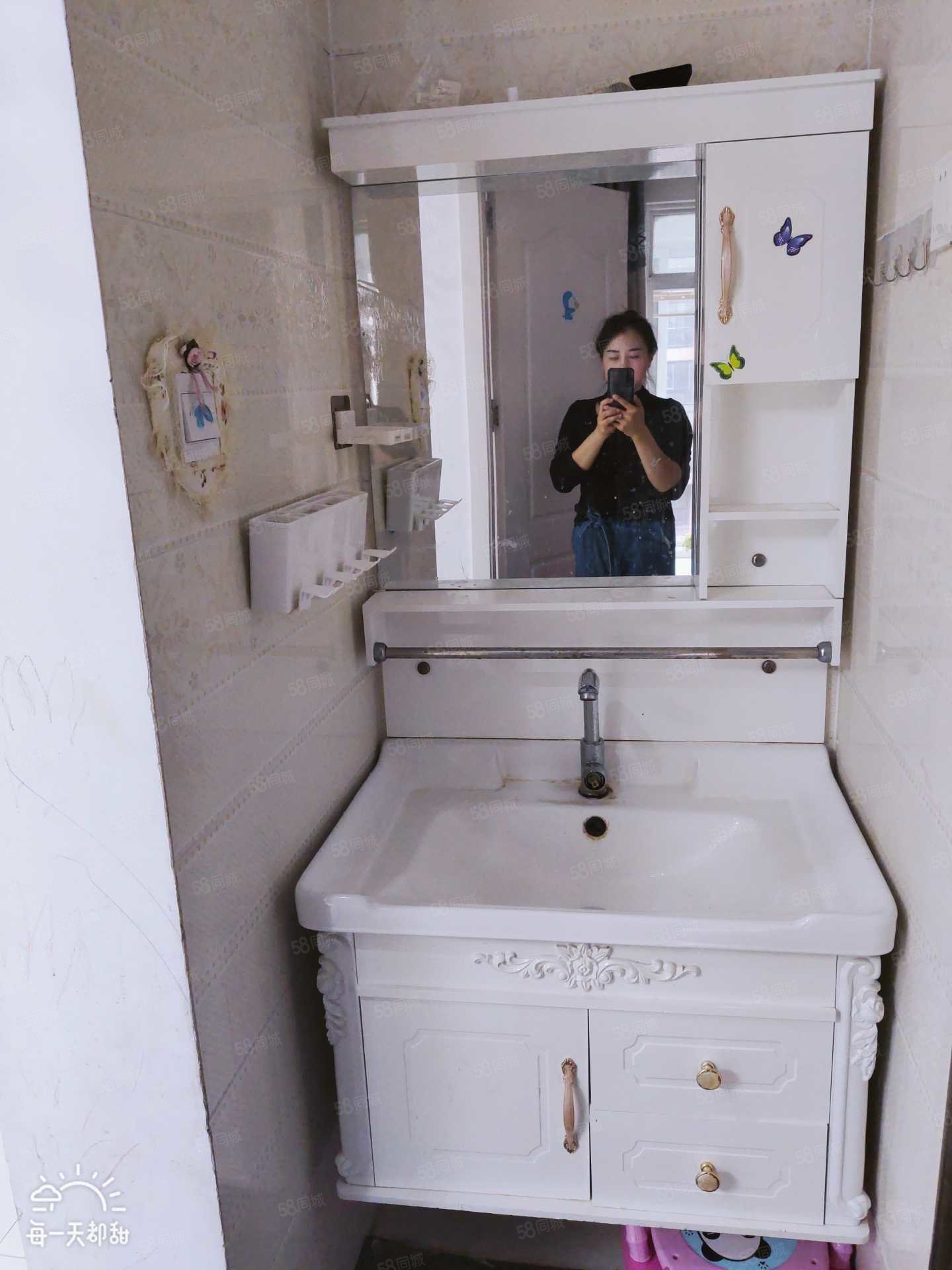 鸿业未来城3室1厅1卫98.83㎡北60万