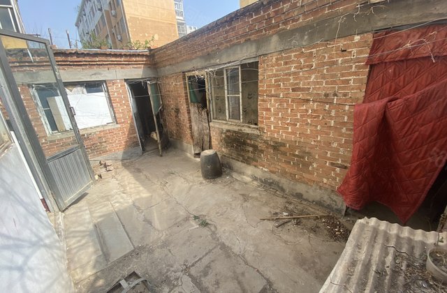 兴华路   东昌中学 翠微苑一楼带院 三室 小区停车方便