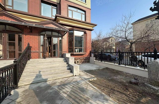 全新装修4室2厅3卫222㎡南北共3层2015年建造双龙新村(别墅)海城永安