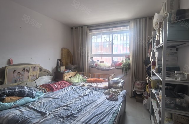 桐凤家园 三居室 中间楼层 送储藏室 小区方便停车 阿卡六期