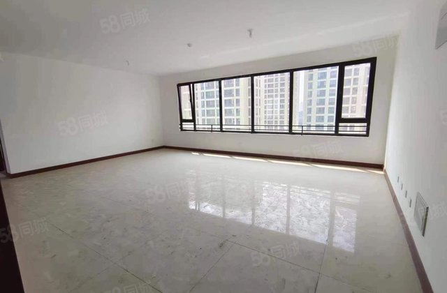 7.2 南向大宽厅  位置全天采光，带车储急售一口价166万