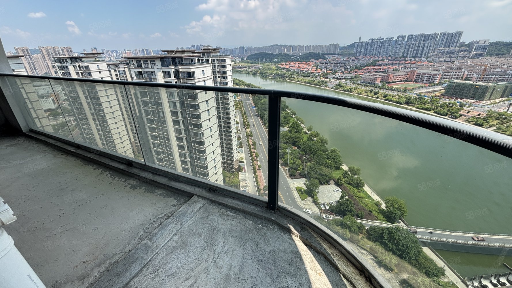 天秀湾5室2厅4卫254㎡南北268万