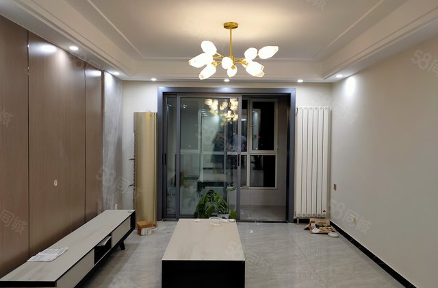 中央华庭 一楼带院三室 全新毛坯 带储藏室 客卧朝阳