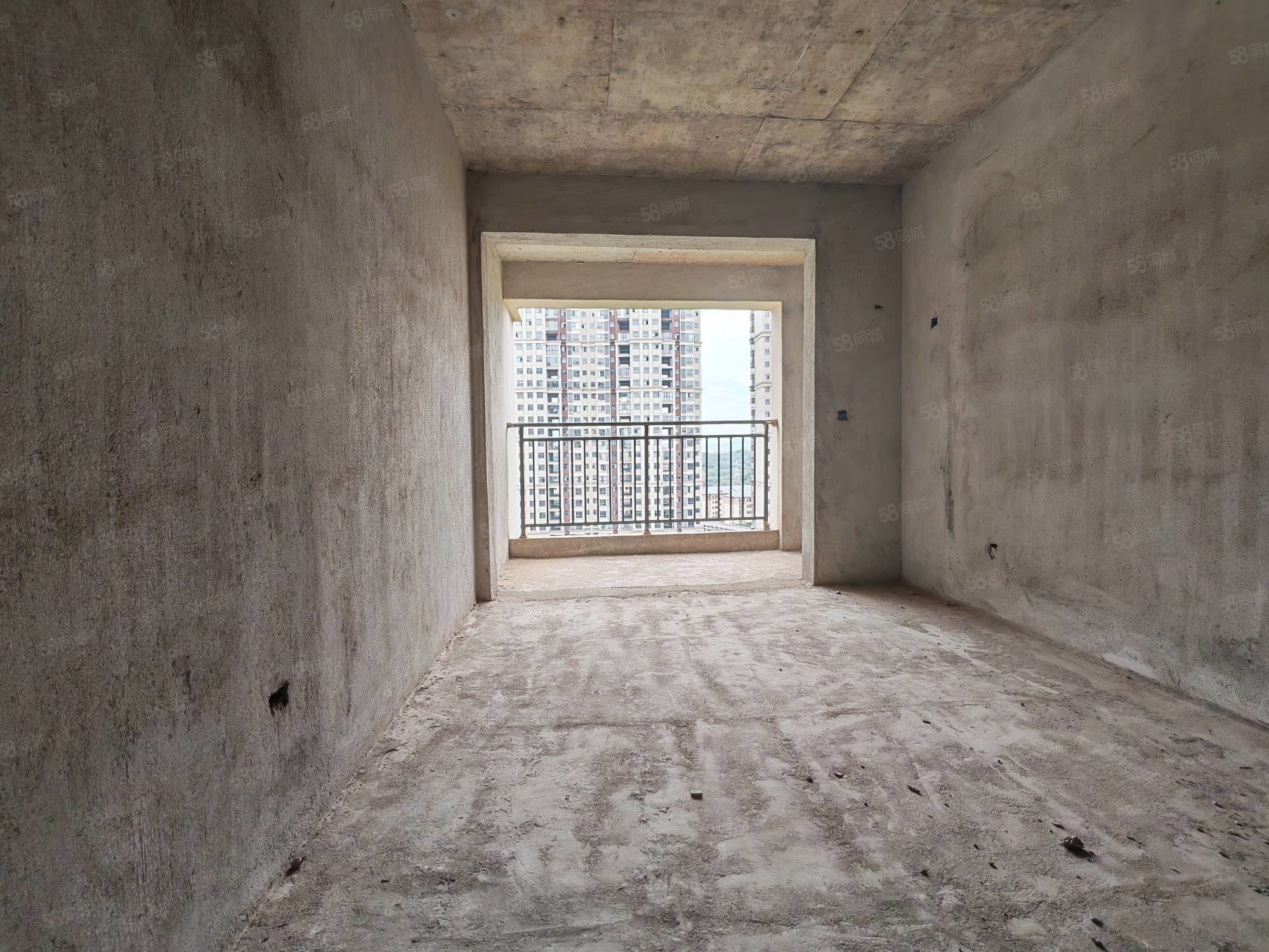 华泰花苑4室2厅2卫161㎡南北82.8万