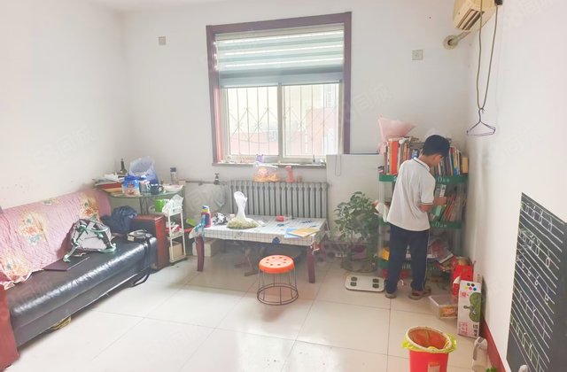 孝心一楼边户，龙山花园电业局四院 文轩老一中旁 免大税带储