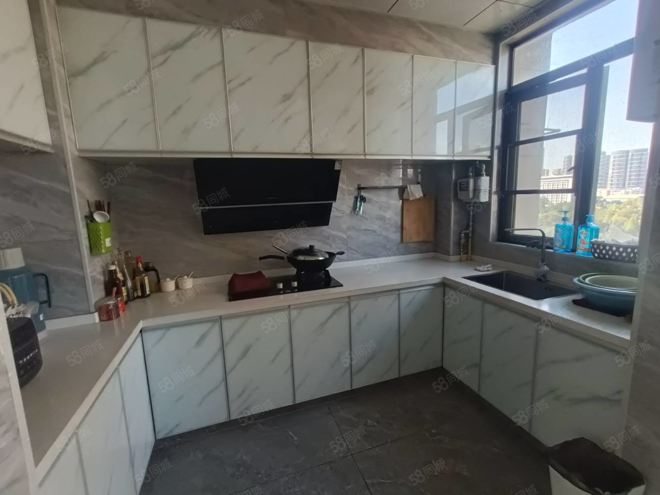 东投中央城3室2厅2卫127㎡南北99.5万