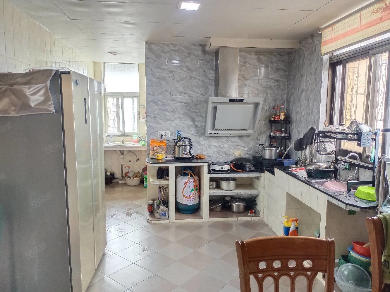 西门市场顶3室2厅1卫98㎡南北32万