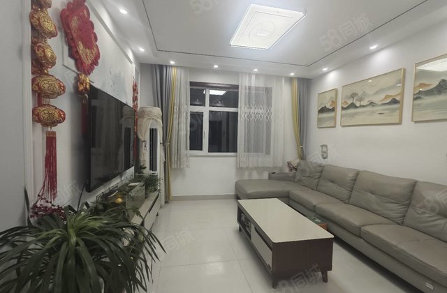 房东急售 香江万达 电梯6楼 精装修 送车位 储藏室 保真实