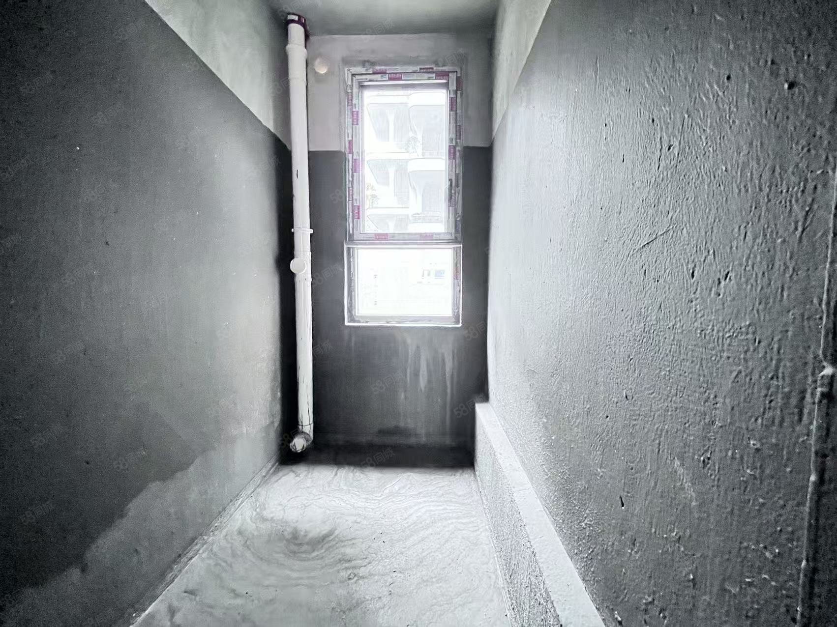 国瑞麓林府4室2厅3卫143㎡南北125万