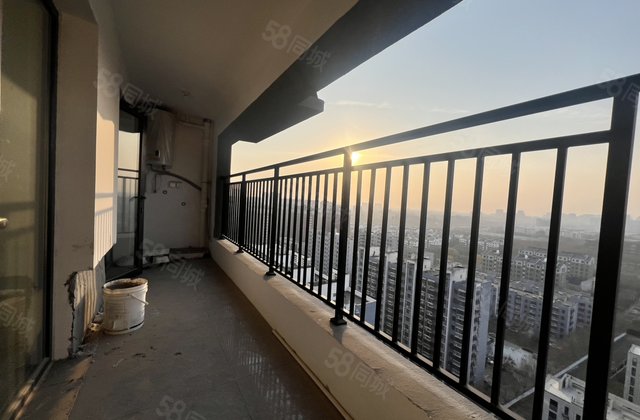 翡丽湾，二中对过儒辰辰悦，现房未住，带车位储藏室，新房未住