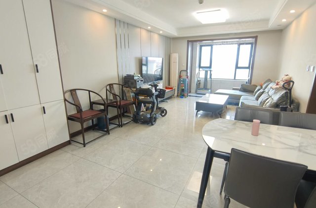 九州新城，金裕新城，东邻月季公园，西临东文轩实验，双卫送车储