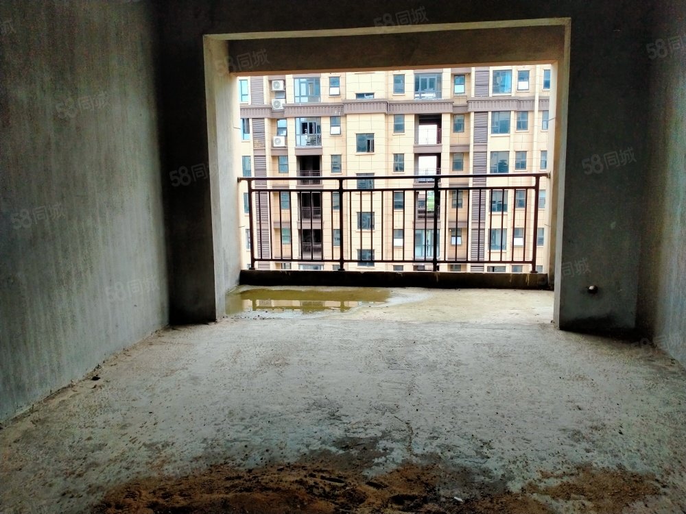 滨江明珠3室2厅2卫128.5㎡南66.7万