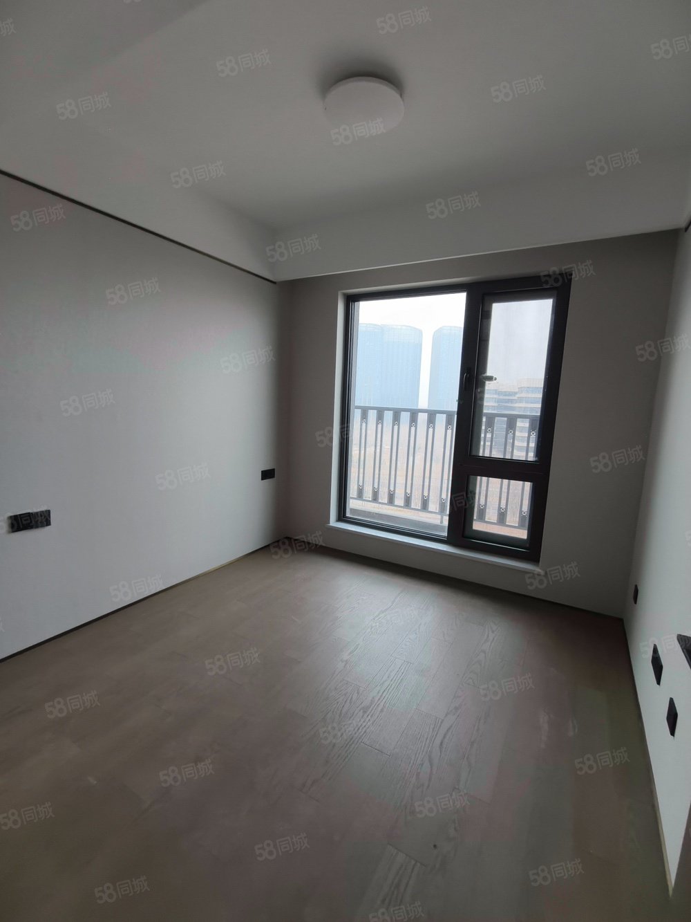 頤和公館(北區(qū))4室2廳2衛(wèi)127㎡南北670萬(wàn)